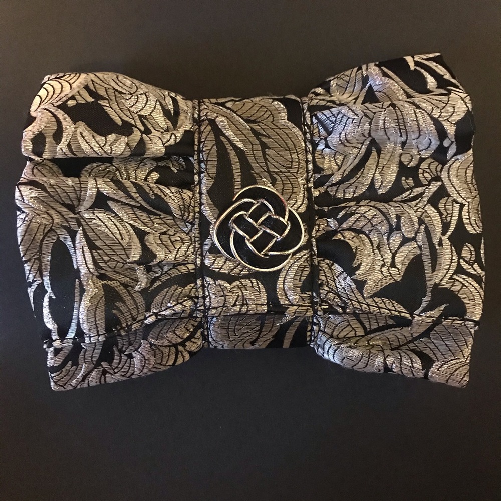 White House | Black Market elegant clutch